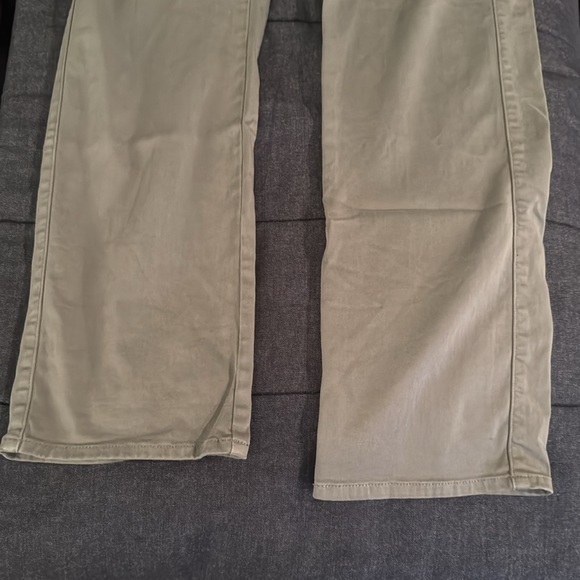 Peter Millar Crown 5 Pocket Dress Pants Grey 33x32. Very small scrape on front - Picture 5 of 5